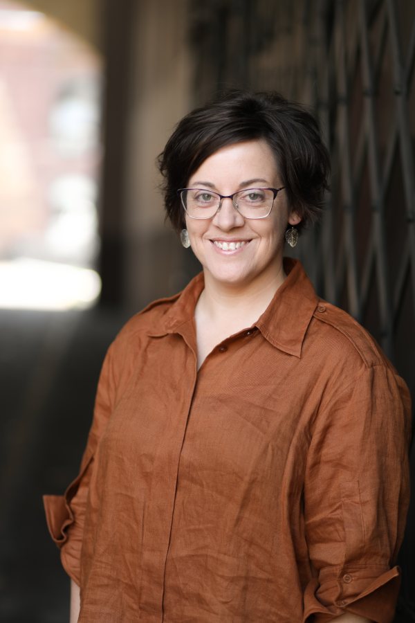 Roslyn, voice actor