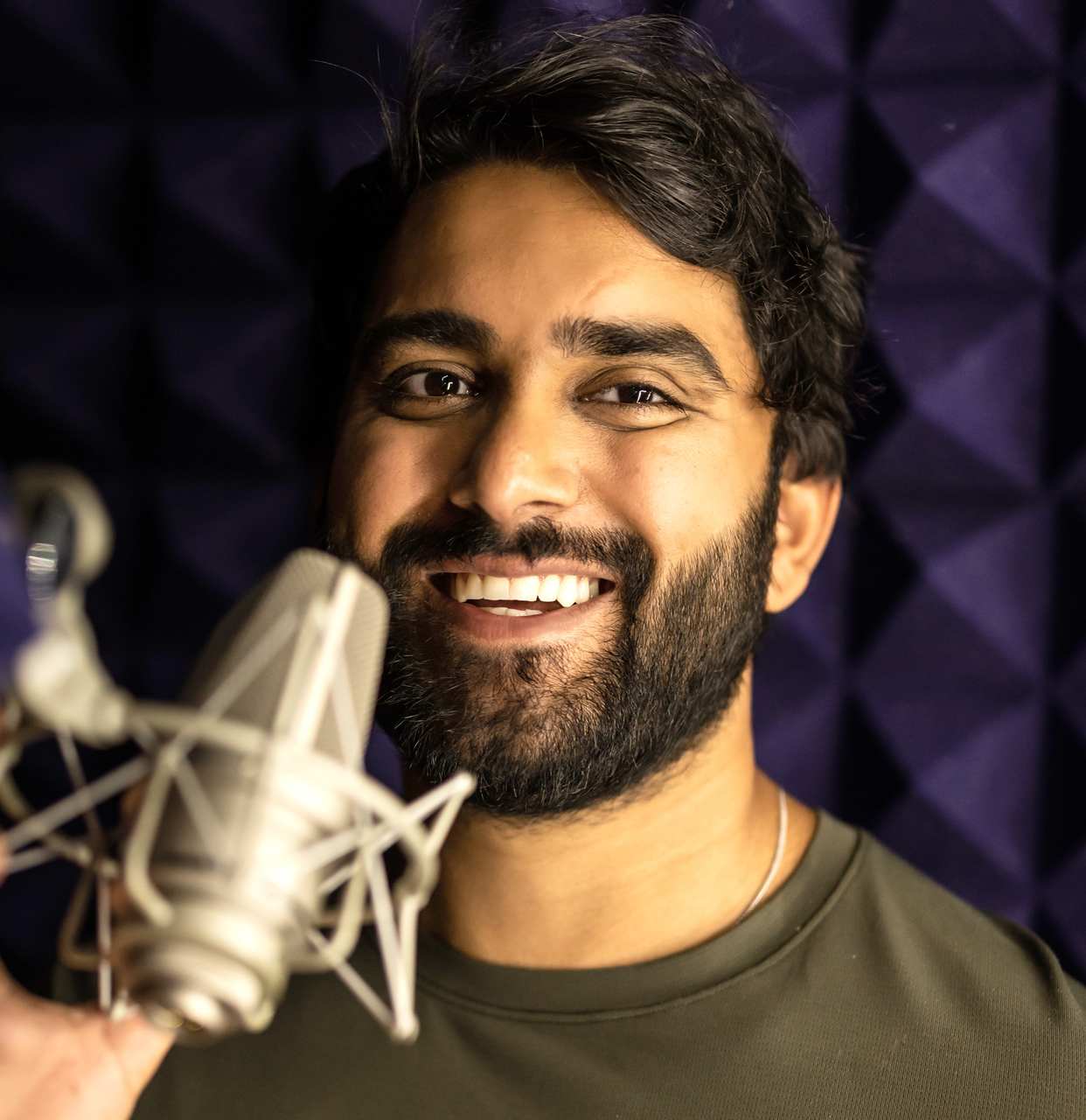 Ali, voice actor